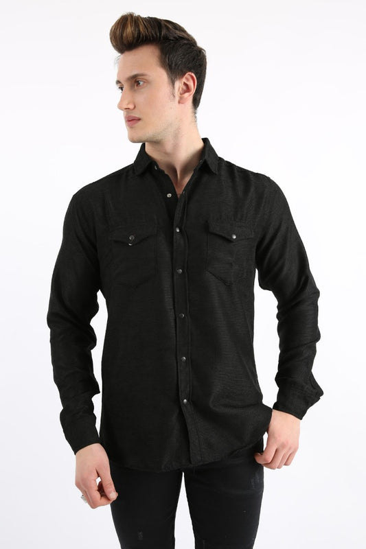 Siyah renkli, uzun kollu ve çift cepli erkek kadife günlük gömlek.