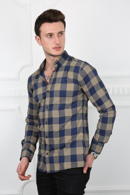 Lacivert ve bej renkli büyük kare desenli, uzun kollu, likralı erkek günlük gömlek.