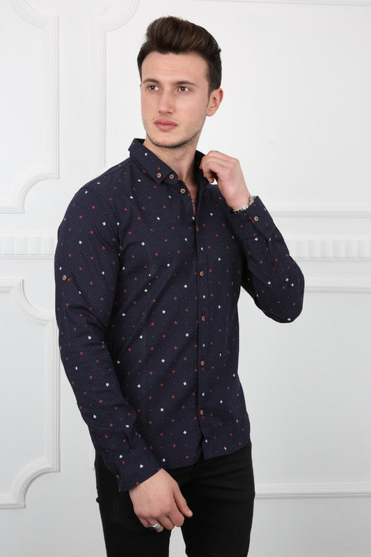 Lacivert zemin üzerine beyaz ve kırmızı nokta desenli, uzun kollu erkek gömleği.