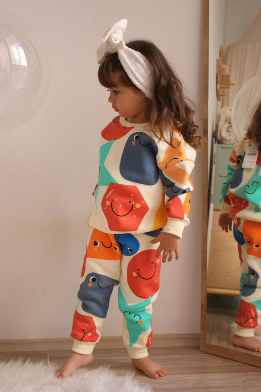 Renkli geometrik şekil baskılı, üç iplik şardonlu kız çocuk günlük takım.