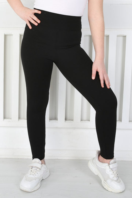 Siyah renkli, yüksek belli ve fitilli kumaştan üretilmiş dar paça kız çocuk taytı.