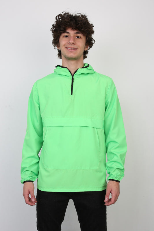 Neon yeşil renkli, yarım fermuarlı ve kapüşonlu ince erkek mevsimlik spor mont.