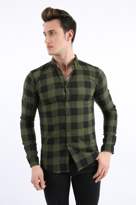 Haki ve siyah büyük kare desenli, uzun kollu, slim fit erkek gömlek.