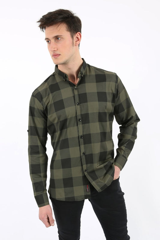 Haki ve siyah büyük kare desenli, uzun kollu, slim fit erkek gömlek.