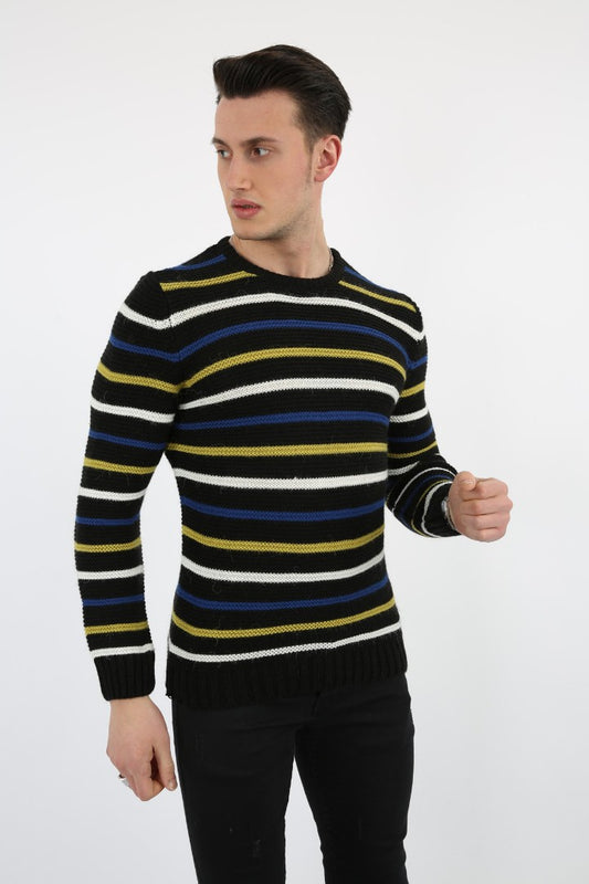 Çizgi desenli, kalın dokulu, ribana detaylı slim fit erkek triko kazak.