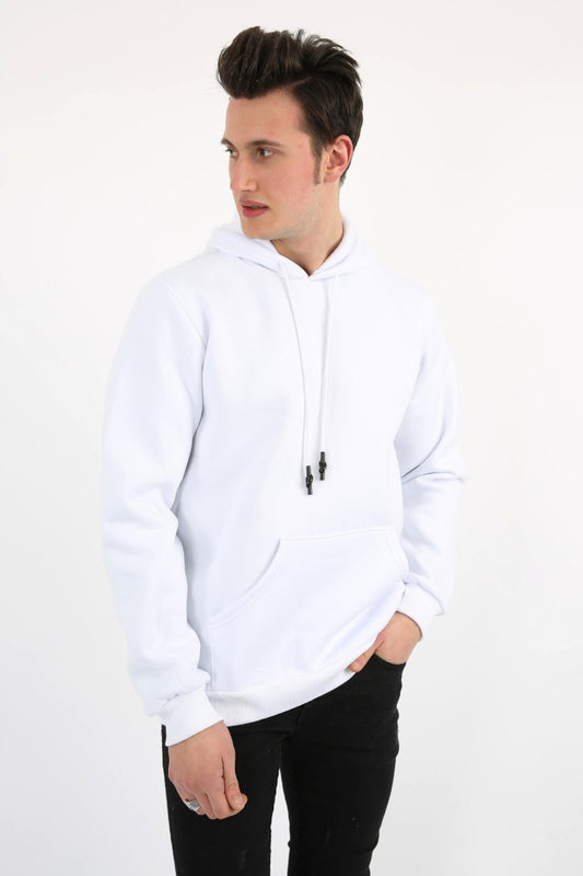 Beyaz renkli, kapüşonlu ve üç iplik şardonlu kumaştan üretilmiş düz erkek sweatshirt.