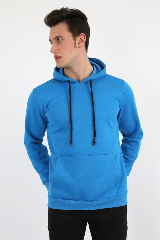 Siyah ipli kapüşonu olan düz mavi renkli şardonlu erkek sweatshirt.
