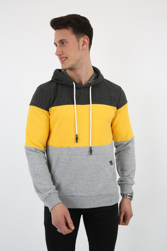 Koyu gri, sarı ve açık gri renk bloklu, kapüşonlu ve kanguru cepli erkek sweatshirt.