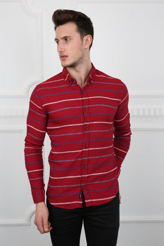 Bordo renkli, yatay çizgili ve uzun kollu slim fit erkek gömlek.