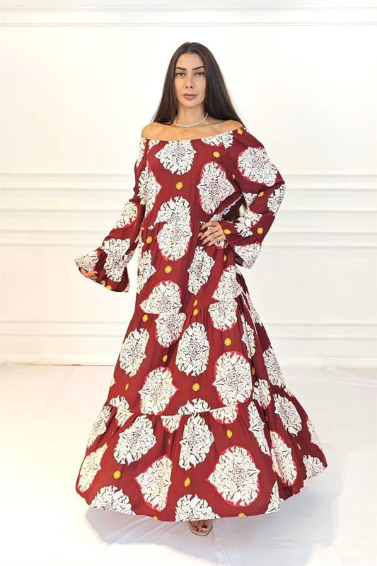 Bordo renkli, madonna yakalı, beyaz desenli ve kat kat etekli uzun viskon elbise.