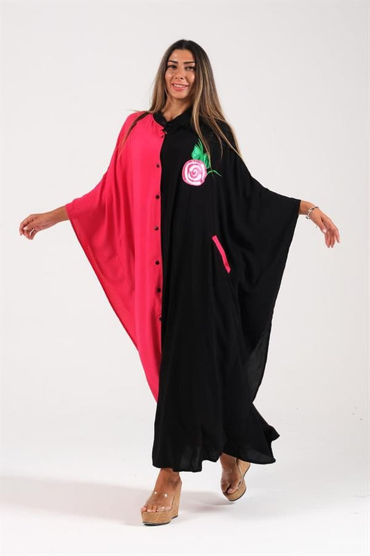 Fuşya ve siyah renkli, önden düğmeli, cepli ve gül nakışlı oversize uzun viskon elbise.