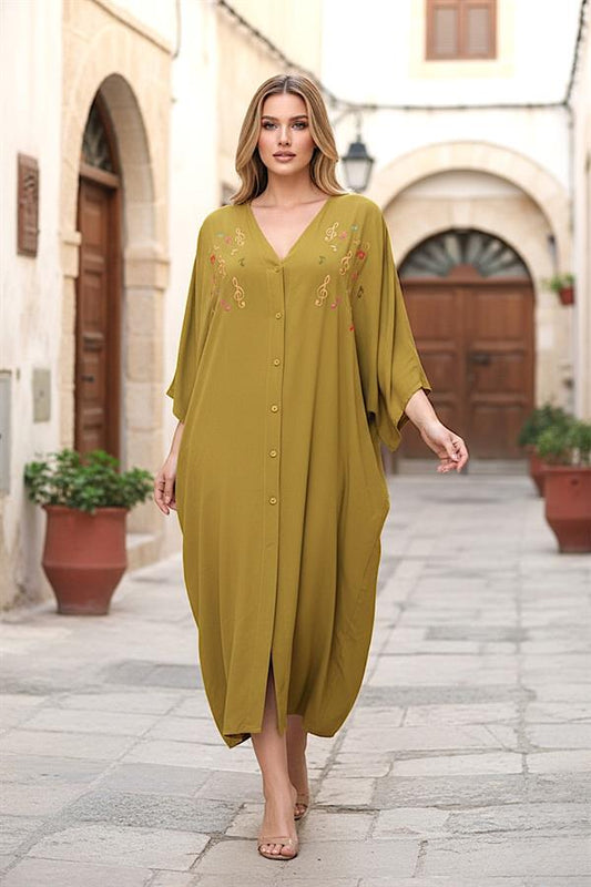 Hardal rengi, V yaka, önü nota nakışlı, cepli ve oversize uzun viskon gömlek elbise.