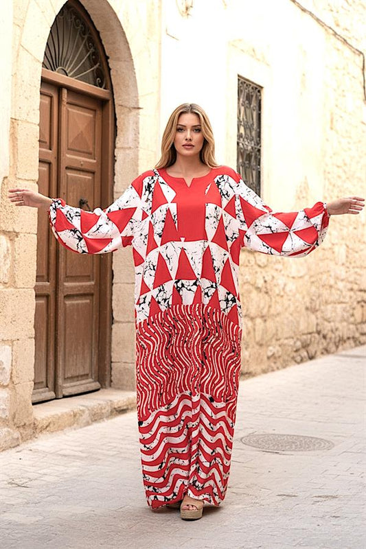 Kiremit rengi, kayık yakalı, balon kollu ve geometrik desenli uzun viskon elbise.