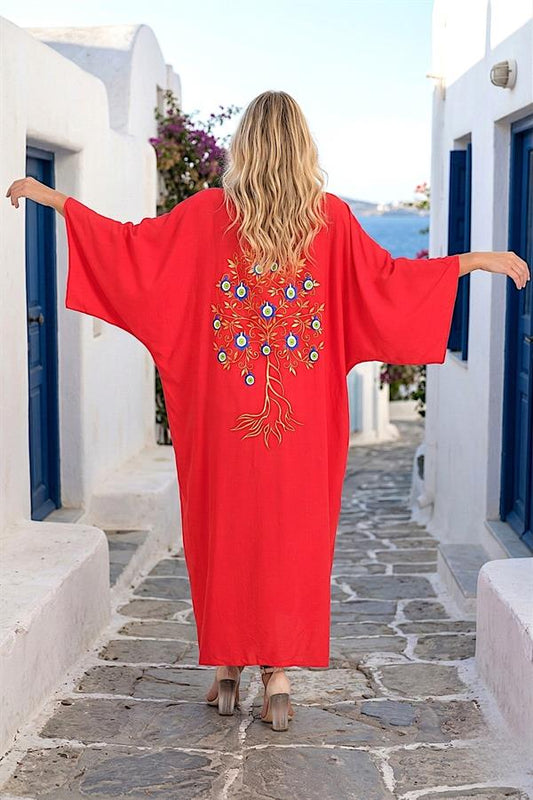 Sırtında nazar boncuğu baskısı bulunan kırmızı oversize uzun viskon gömlek elbise.