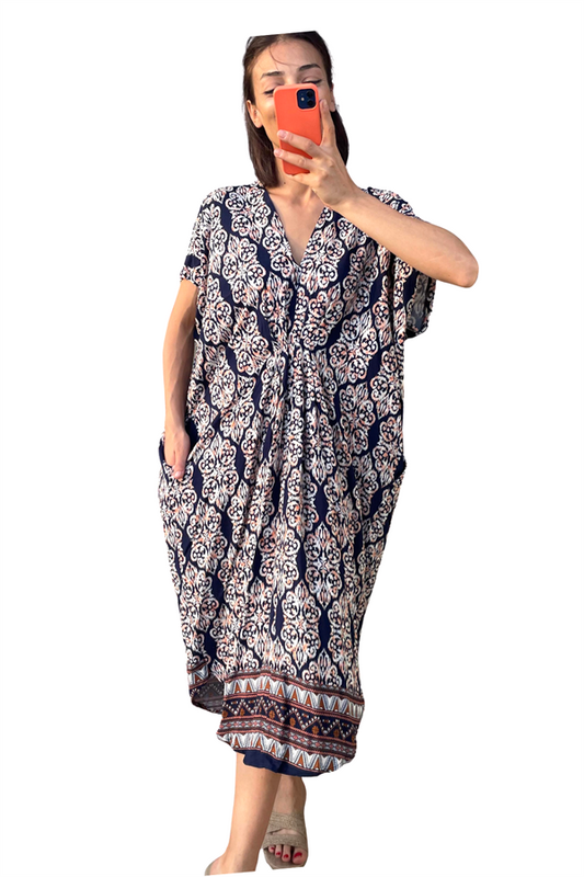 Lacivert renkli, desenli, V yaka ve cepli viskon elbise.