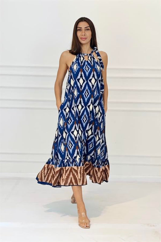 Lacivert etnik desenli, boyundan bağlamalı, cepli ve fırfır detaylı uzun viskon elbise.