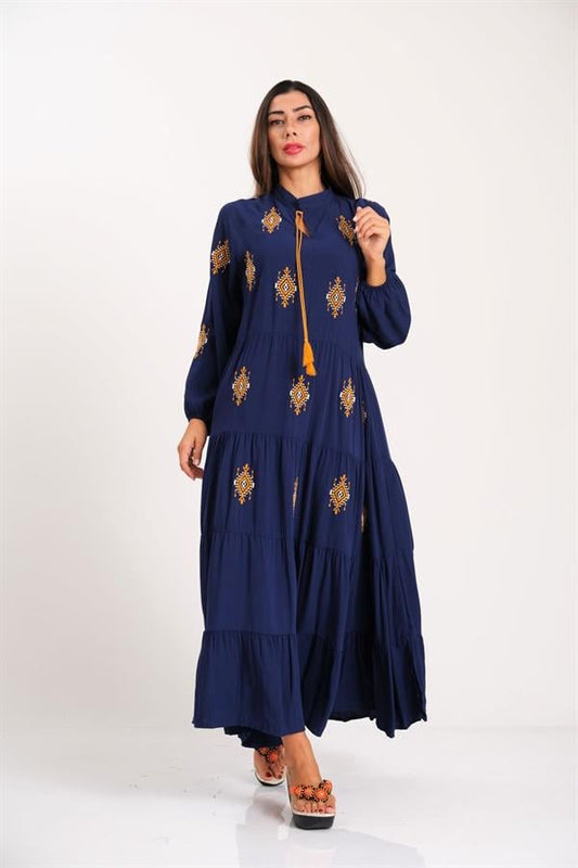Lacivert renkli, önü ve kolları otantik nakışlı, püskül bağcıklı ve kat kat uzun elbise.