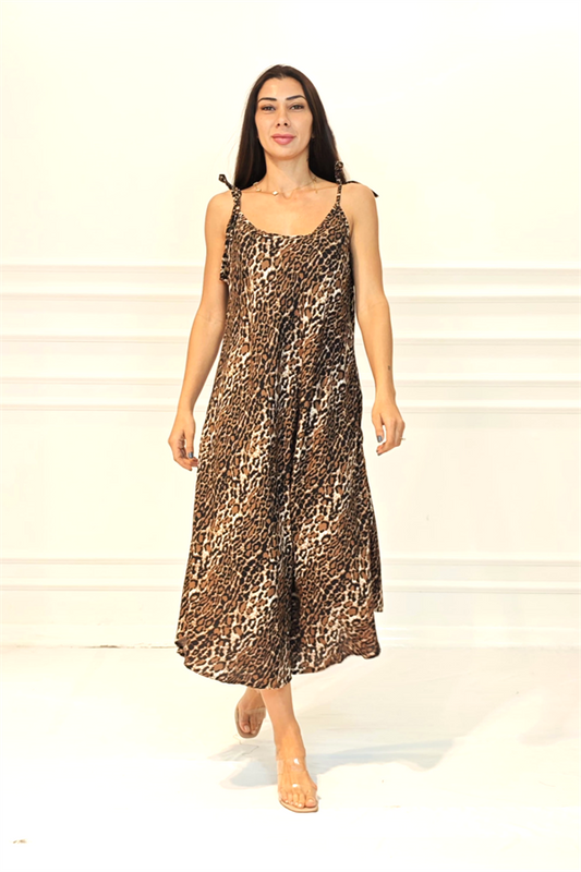 Leopar desenli, askılı ve uzun viskon kumaşlı elbise.