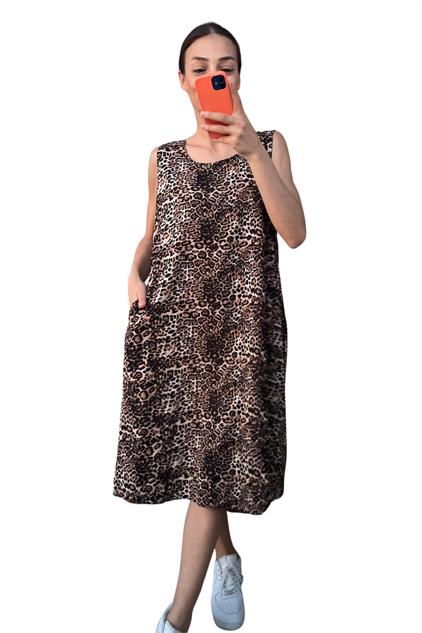 Leopar desenli, kalın askılı ve cepli midi boy viskon elbise.