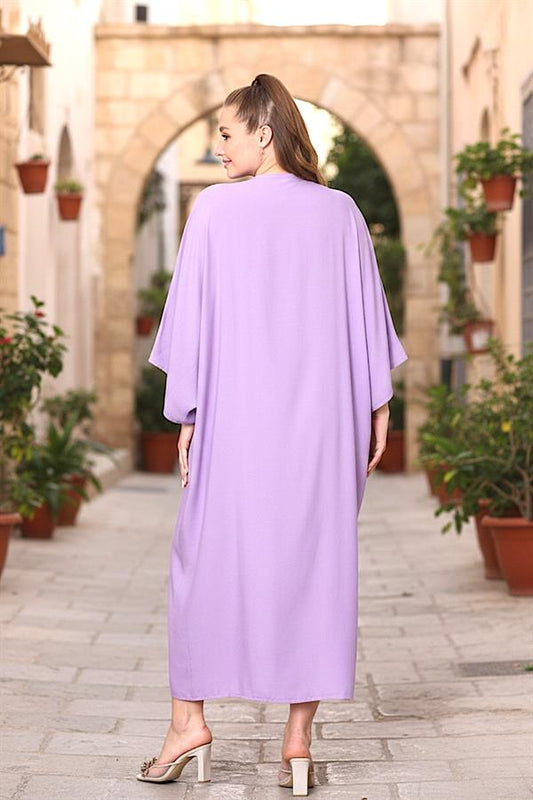 Lila rengi, V yaka, cepli ve oversize kesim uzun viskon gömlek elbise.