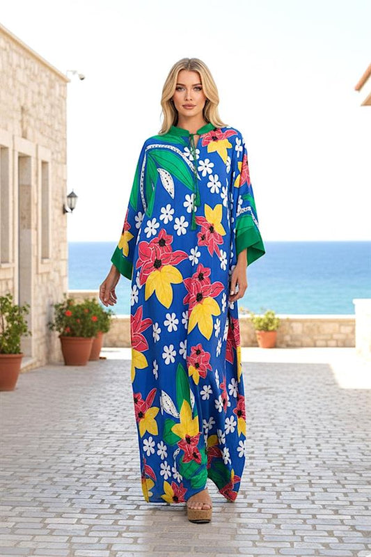 Mavi zemin üzerine renkli çiçek desenli, sıfır yaka ve yarasa kollu oversize uzun elbise.