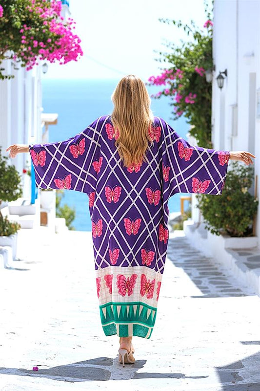 Mor renkli, kelebek desenli, yarasa kollu ve uzun oversize viskon elbise.