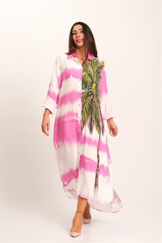 Pembe beyaz batik desenli, tropik palmiye baskılı, uzun kollu ve düğmeli gömlek elbise.