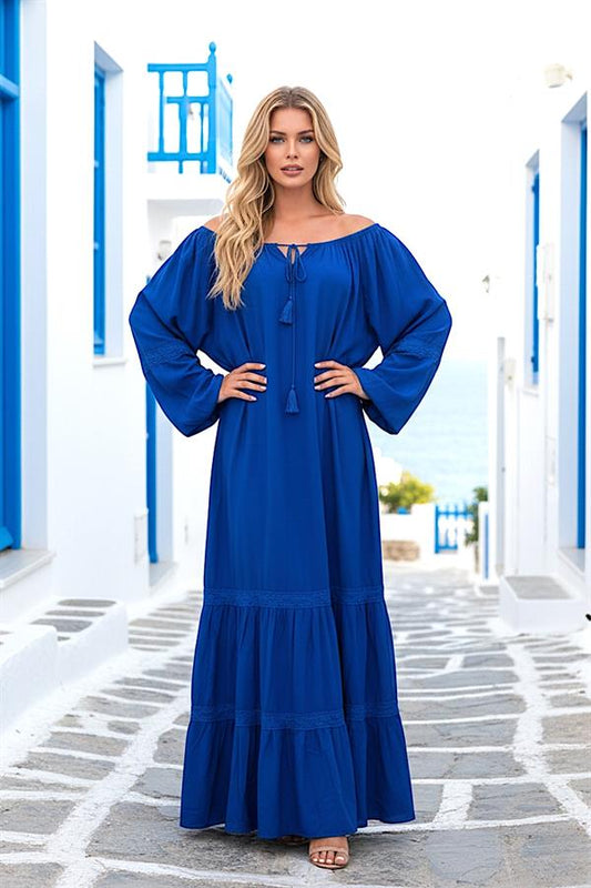 Saks mavisi, carmen yakalı, balon kollu ve etekleri fistolu uzun oversize elbise.