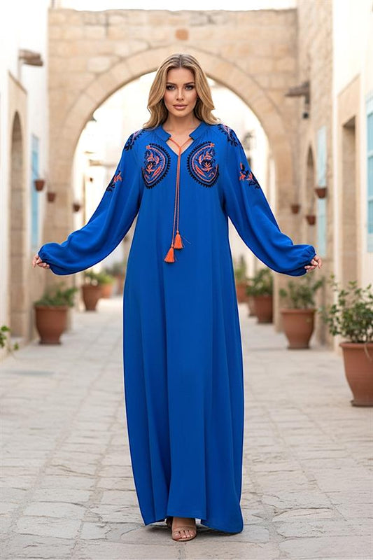 Saks mavisi, göğsü ve kolları nakışlı, püskül detaylı, balon kollu uzun viskon elbise.