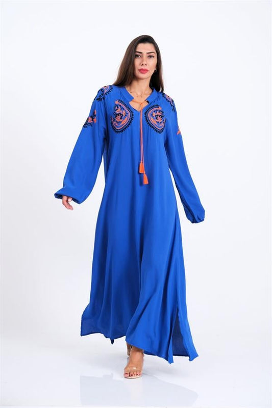 Saks mavisi, göğsü ve kolları nakışlı, püskül detaylı, balon kollu uzun viskon elbise.