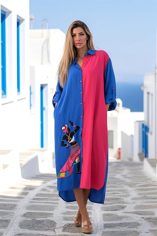 Saks mavisi ve pembe renkli, kadın figürü nakışlı, düğmeli ve cepli uzun gömlek elbise.