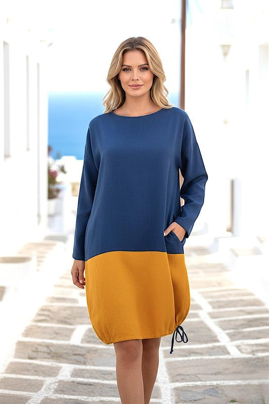Saks mavisi ve hardal sarısı renk bloklu, uzun kollu, cepli ve etek ucu büzgülü keten elbise.