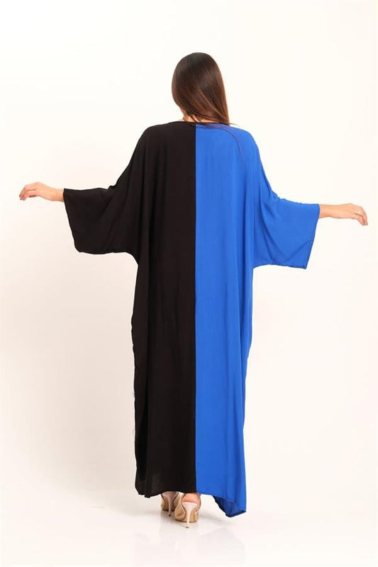 Saks mavisi ve siyah renkli, V yakalı, cepli ve oversize kesim uzun viskon elbise.