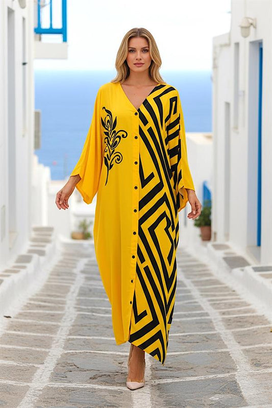 Sarı renkli, V yaka, yarasa kollu, önü düğmeli ve geometrik desenli uzun gömlek elbise.