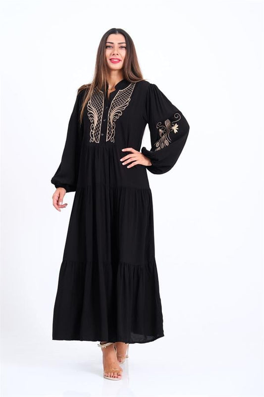 Siyah, önü ve kolları nakışlı, balon kollu, kat kat etekli uzun viskon elbise.