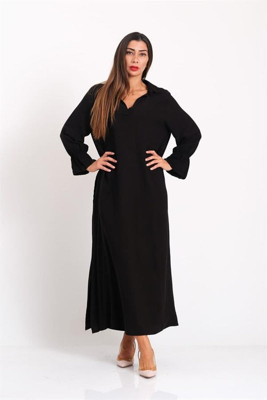 Siyah renkli, V yakalı, uzun kollu ve fırfırlı detaylara sahip uzun viskon elbise.