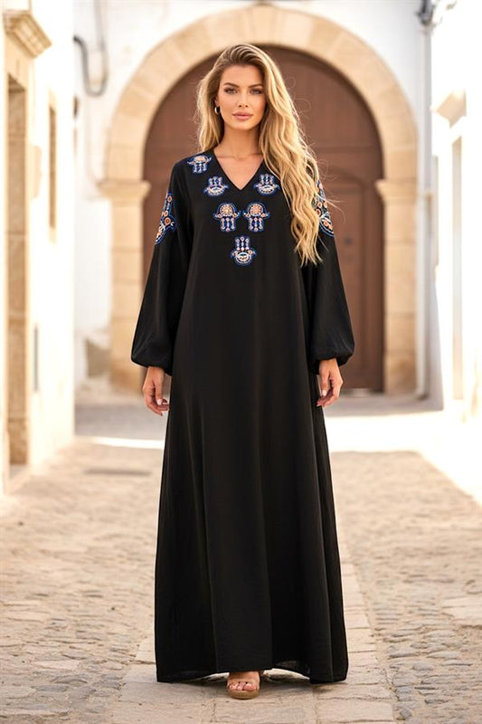 Siyah V yaka, balon kollu ve Fatima eli nakışlı uzun viskon elbise.