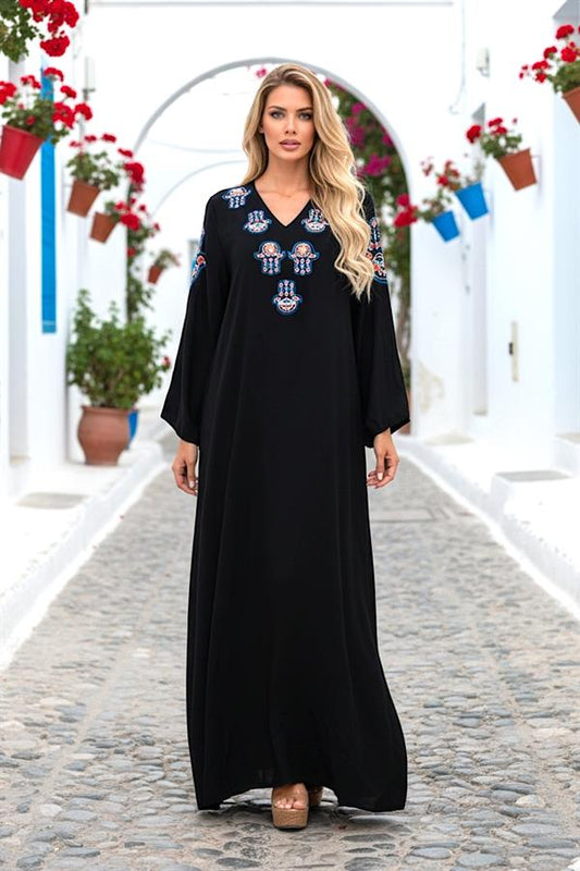 Siyah V yaka, balon kollu ve Fatima eli nakışlı uzun viskon elbise.