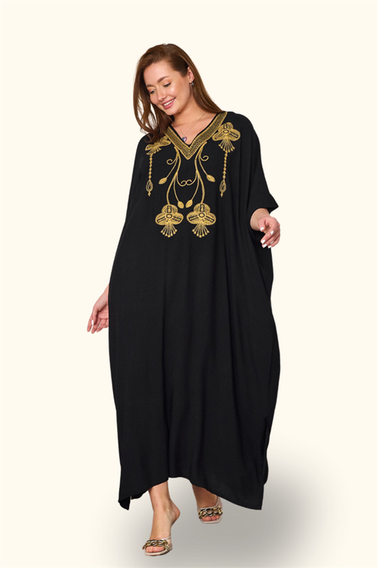Siyah V yaka, altın rengi otantik nakış detaylı, yanları yırtmaçlı oversize uzun elbise.