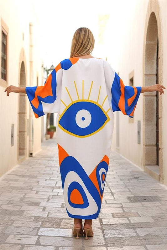 Sırtında büyük göz baskısı bulunan, turuncu ve mavi desenli, oversize uzun viskon gömlek elbise.