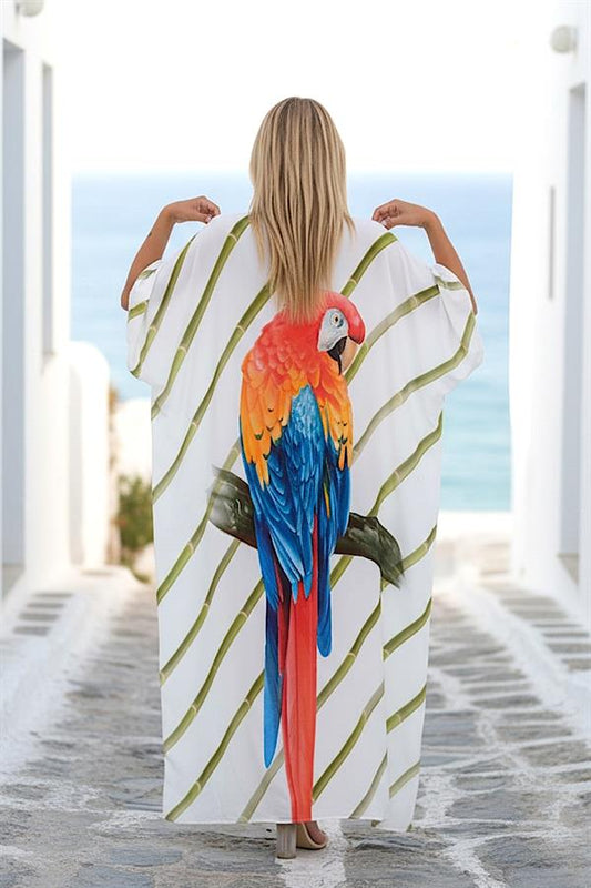 Sırtında büyük papağan baskısı ve yeşil çizgili desenleri olan oversize uzun viskon elbise.