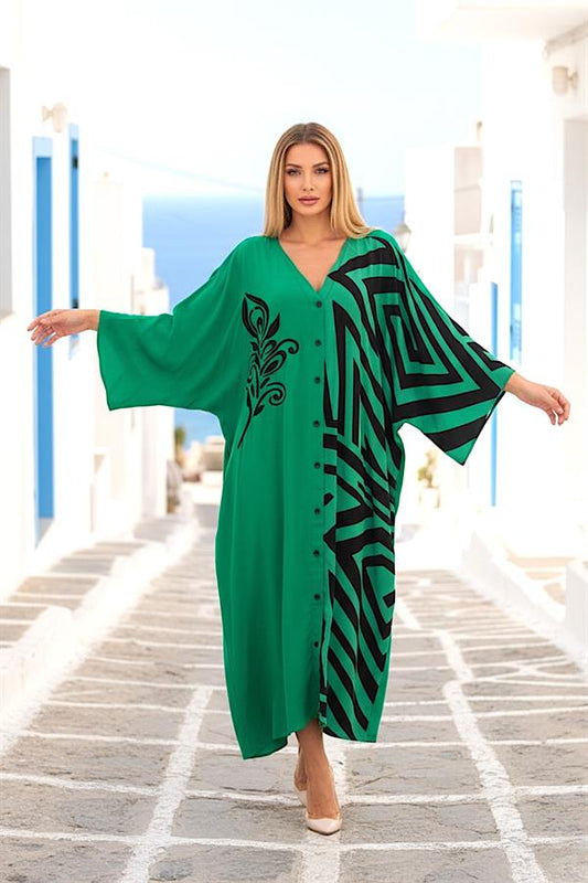 Yeşil renkli, V yaka, yarasa kollu, önü düğmeli ve siyah desenli uzun viskon gömlek elbise.