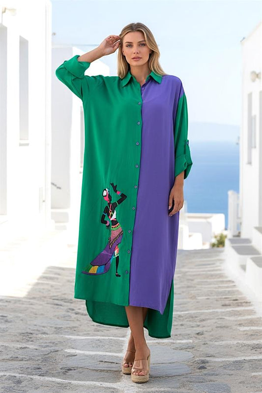 Yeşil ve mor renkli, kadın figürü nakışlı, düğmeli ve uzun viskon gömlek elbise.