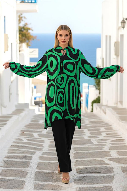 Yeşil siyah desenli, balon kollu, bağcıklı tunik ve pantolondan oluşan ikili takım.
