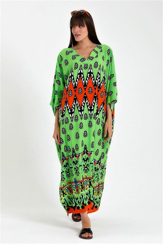Yeşil ve turuncu desenli, V yaka, yarasa kollu, oversize uzun viskon elbise.