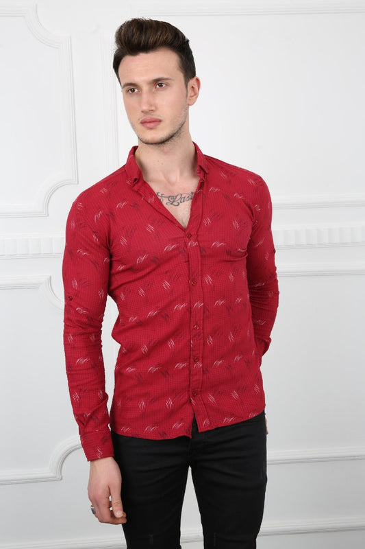 Kırmızı renkli, desenli, uzun kollu ve slim fit kesim erkek gömlek.