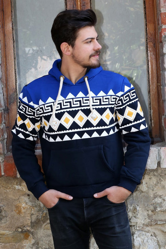 Mavi ve lacivert renkli, baklava desenli, kapüşonlu ve kanguru cepli erkek sweatshirt.