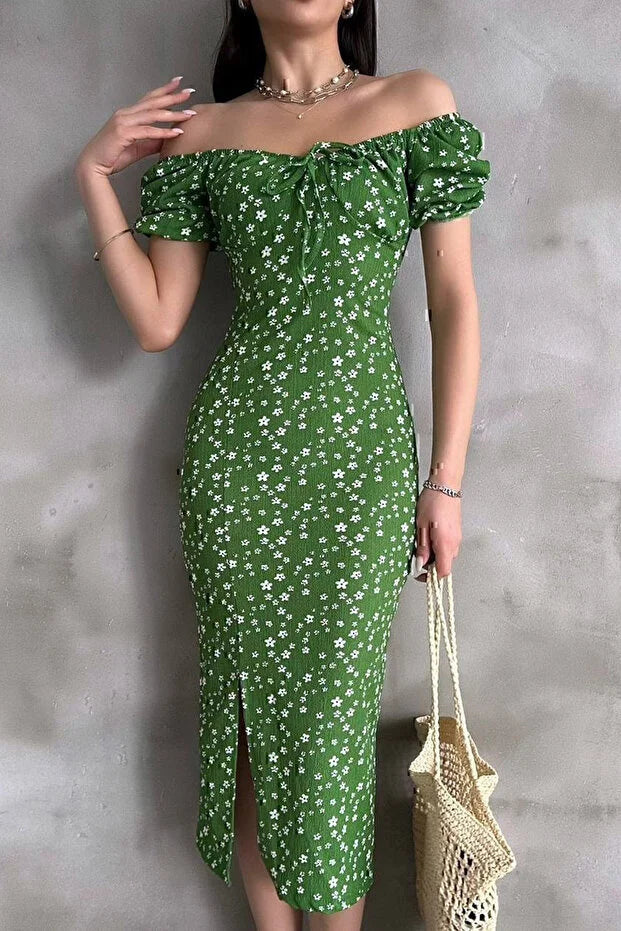 Yeşil Lastikli U Kare Yakalı Kısa Kollu Fit Kalıp Kurdelalı Likralı Çiçek Desen Yırtmaçlı Diz Altı Elbise