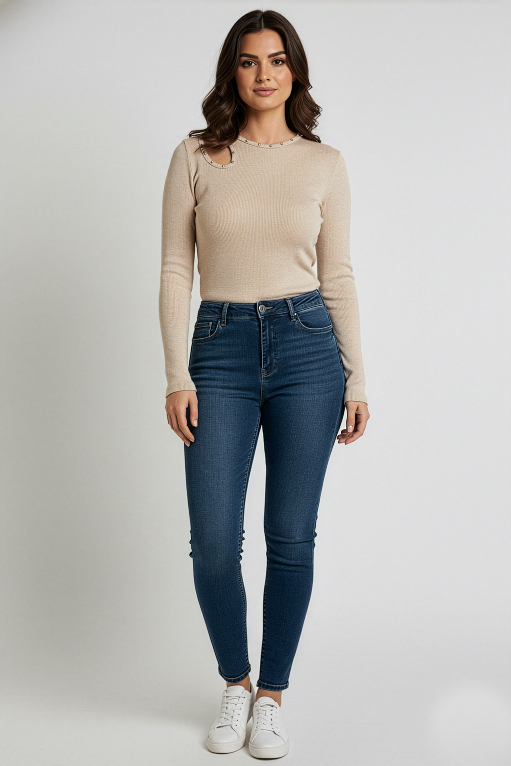 Bisiklet Yaka Cut Out kesimli Taşlı Fitilli Kaşkorse Bluz - Krem