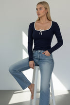 Kare Yaka Kurdele Detay Kaşkorse Bluz - Lacivert